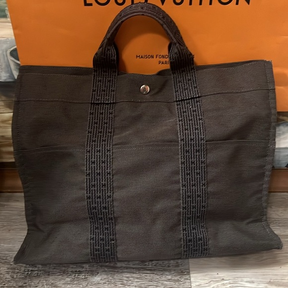 Authentic pre loved Hermes - Picture 3 of 11